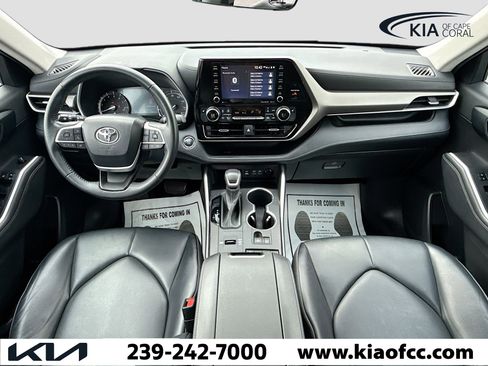 Used 2022 Toyota Highlander XLE image 16