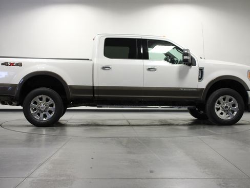 Used 2017 Ford F250 King Ranch w/ King Ranch Ultimate Package AWD/4WD image 3
