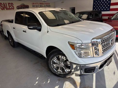 Used 2019 Nissan Titan SV w/ SV Convenience Package RWD image 6