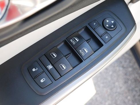 Used 2019 Jeep Cherokee Limited AWD/4WD image 13