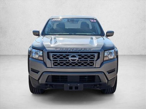 Used 2023 Nissan Frontier SV image 2