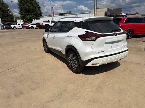 Used 2023 Nissan Kicks SV FWD image 12