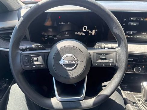 Used 2025 Nissan Kicks SV FWD image 12