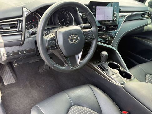 Used 2024 Toyota Camry SE FWD image 4
