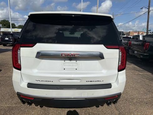 Used 2023 GMC Yukon XL Denali RWD image 8