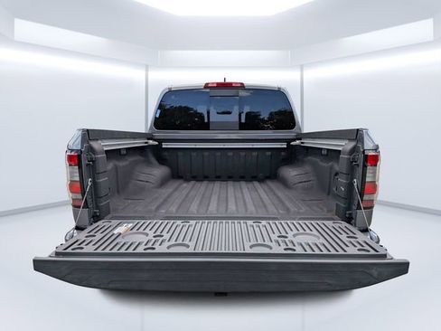 Used 2024 Nissan Frontier SL RWD image 14