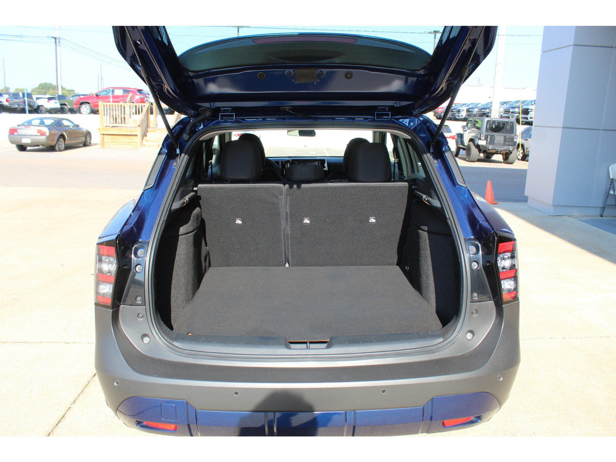 Used 2025 Nissan Kicks S AWD/4WD image 8