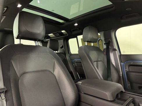 Used 2024 Land Rover Defender 110 X-Dynamic SE image 32