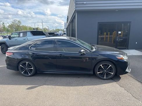 Used 2018 Toyota Camry XSE image 2