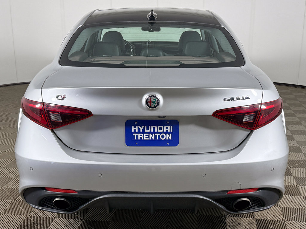 Used 2018 Alfa Romeo Giulia AWD image 12