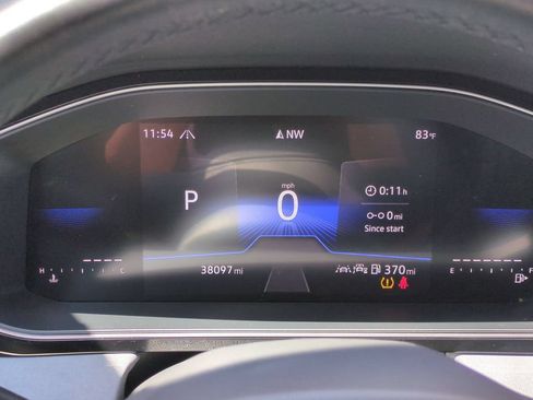 Used 2025 Volkswagen Jetta SE FWD image 16