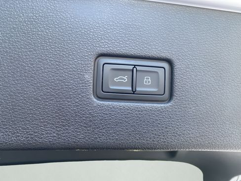 Used 2019 Audi Q8 Premium AWD/4WD image 47