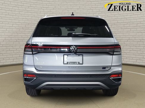 Used 2025 Volkswagen Taos SE AWD/4WD image 6