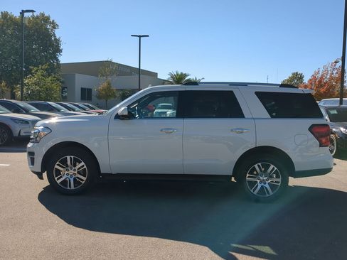 Used 2024 Ford Expedition Limited image 6