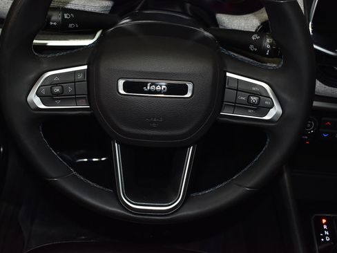 Used 2022 Jeep Compass Latitude AWD/4WD image 23
