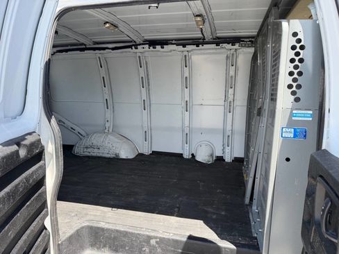 Used 2017 Chevrolet Express 2500 RWD image 9