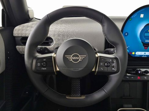 Used 2025 MINI Cooper 2-Door Hardtop image 15