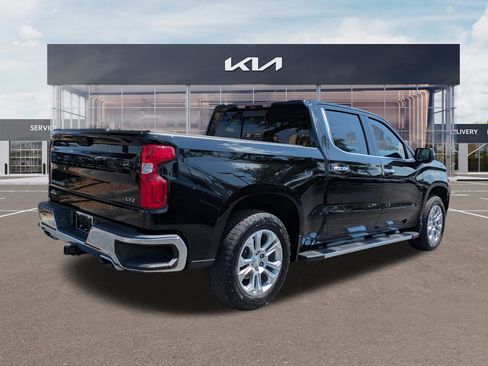 Used 2022 Chevrolet Silverado 1500 LTZ w/ Technology Package AWD/4WD image 4