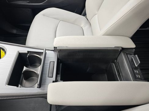 Used 2025 Toyota Sienna XLE image 26