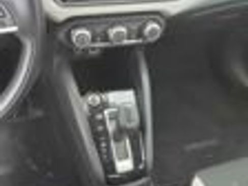 Used 2022 Nissan Versa SV image 8