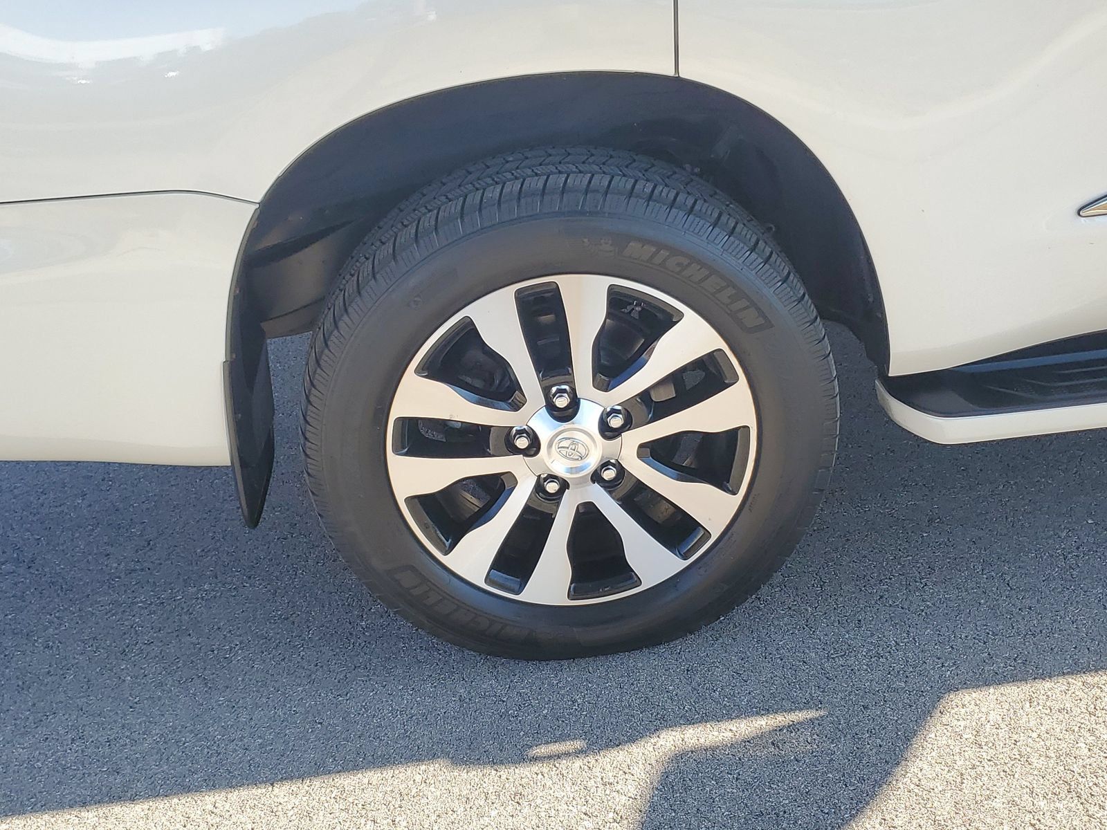Used 2019 Toyota Sequoia Platinum AWD/4WD image 5