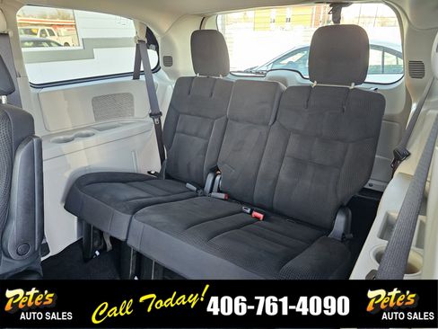 Used 2018 Dodge Grand Caravan SE w/ UConnect Hands-Free Group image 12
