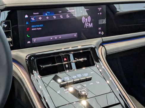 Certified 2025 Porsche Panamera image 17