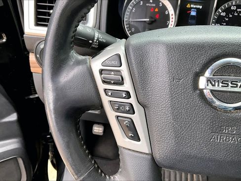 Used 2017 Nissan Titan SL image 21