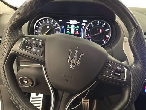 Used 2022 Maserati Levante Modena AWD/4WD image 3