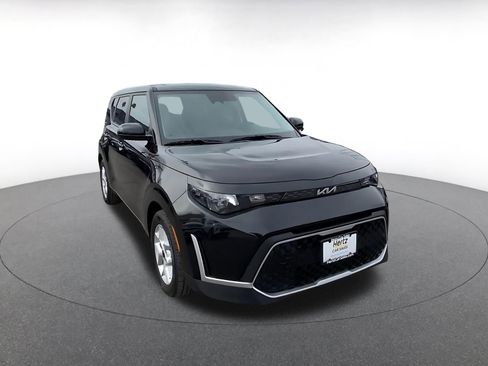 Used 2025 Kia Soul LX w/ LX Technology Package image 3