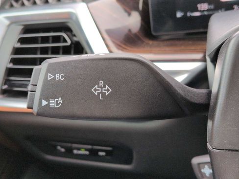 Used 2025 BMW X5 xDrive40i w/ M Sport Package image 29