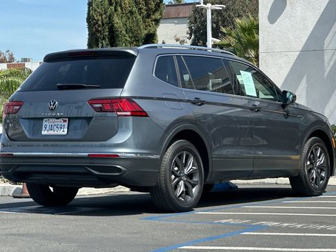 Certified 2023 Volkswagen Tiguan SE w/ Panoramic Sunroof Package image 4