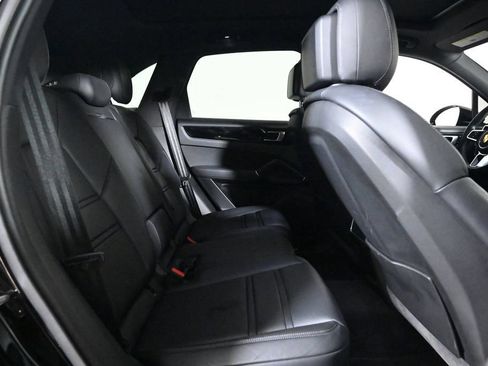 Used 2021 Porsche Cayenne AWD/4WD image 19