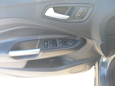 Used 2017 Ford Escape SE image 28