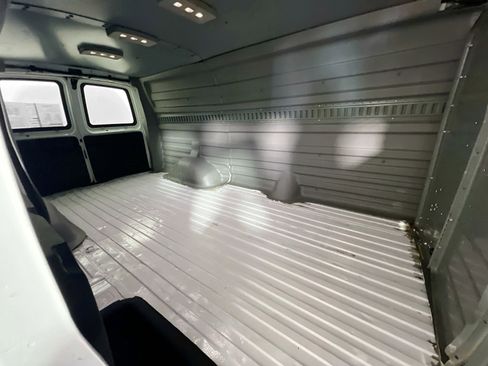 Used 2017 Chevrolet Express 3500 Extended image 23