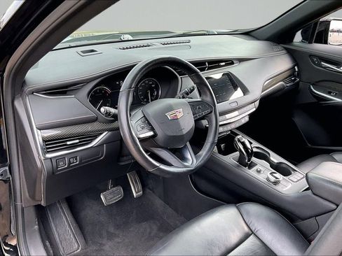 Used 2022 Cadillac XT4 Sport w/ Comfort Package FWD image 11