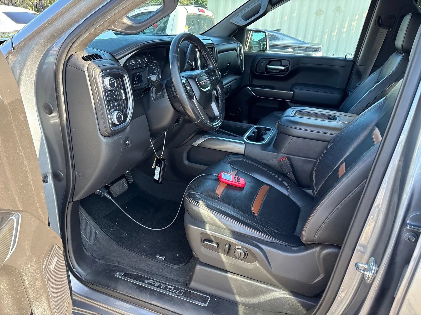 Used 2021 GMC Sierra 1500 AT4 w/ AT4 Value Package AWD/4WD image 6