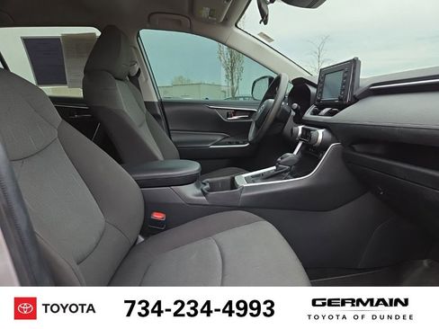 Used 2022 Toyota RAV4 XLE AWD/4WD image 17