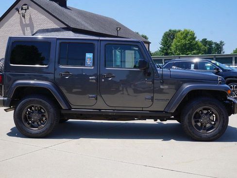 Used 2017 Jeep Wrangler Unlimited Sahara AWD/4WD image 2