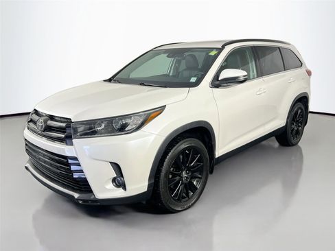 Used 2019 Toyota Highlander SE image 2