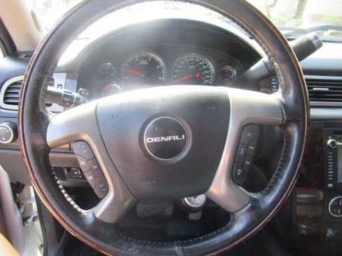 Used 2013 GMC Sierra 2500 Denali w/ Suspension Package, Off-Road AWD/4WD image 12