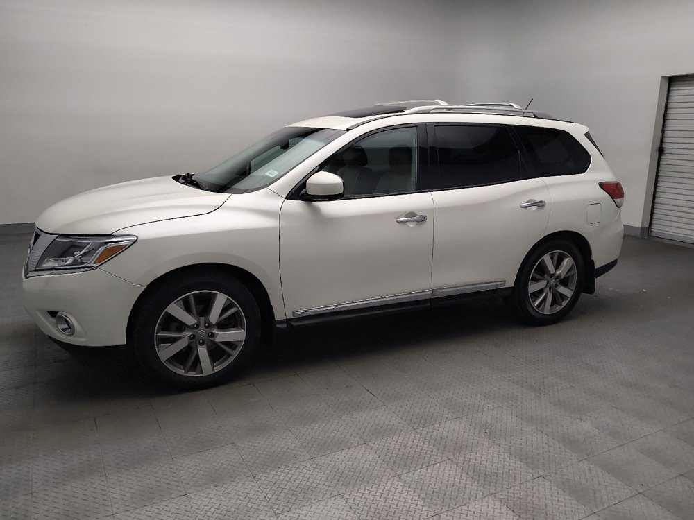 Used 2016 Nissan Pathfinder Platinum FWD image 2