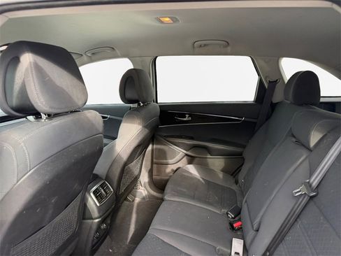 Used 2016 Kia Sorento LX w/ LX Convenience Package image 24