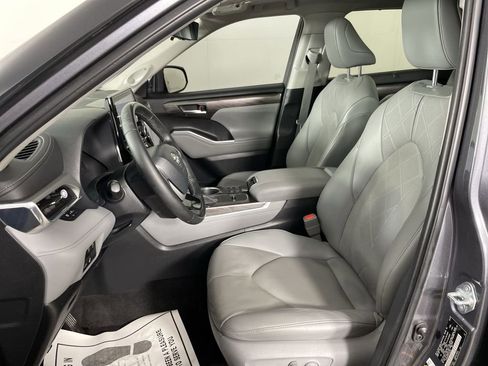 Used 2023 Toyota Highlander Platinum image 20