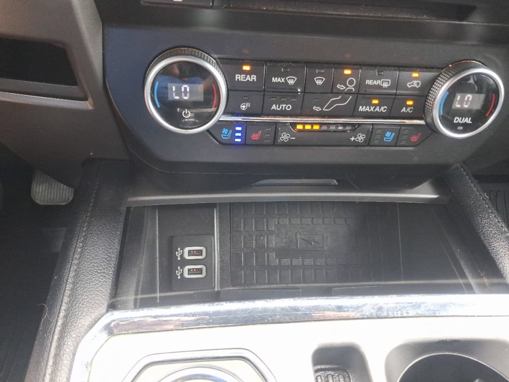 Used 2018 Ford Expedition XLT w/ Equipment Group 202A AWD/4WD image 13