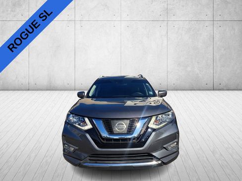 Used 2017 Nissan Rogue SL image 2