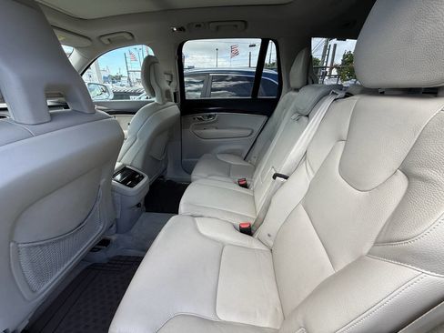 Used 2016 Volvo XC90 T6 Momentum w/ Momentum Plus Package image 10