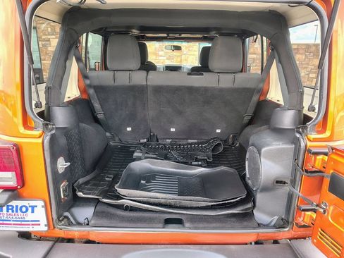 Used 2011 Jeep Wrangler Unlimited Sahara w/ Dual Top Group AWD/4WD image 18