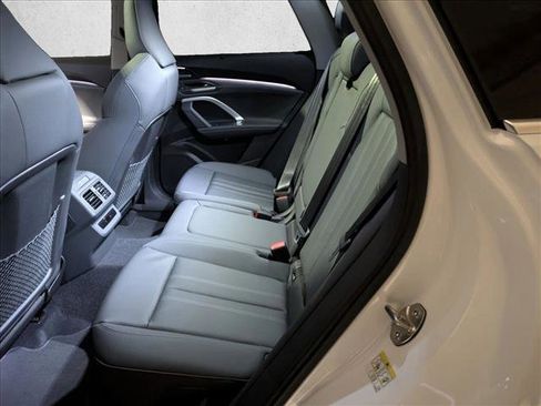 New 2025 Audi Q5 Premium Plus image 17
