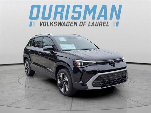 New 2025 Volkswagen Taos SE image 1